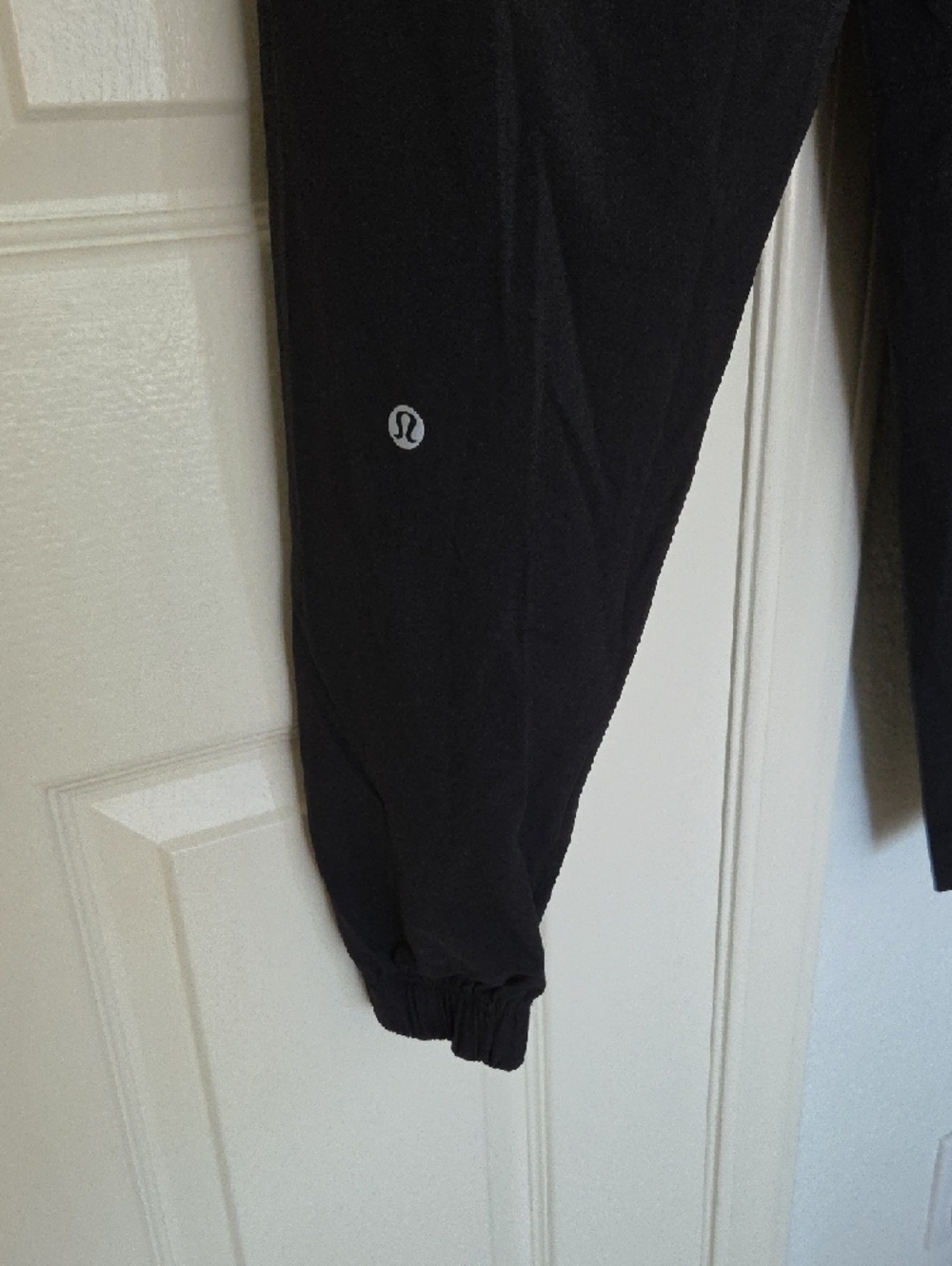 lululemon athletica Womans Black Tapered Drawstring Joggers Size 4 - Picture 8 of 8